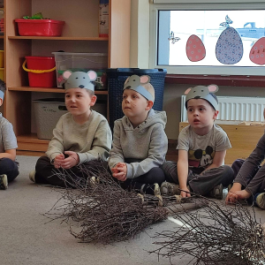 Dzieci podczas przedstawienia