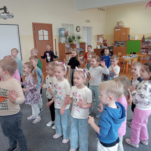 dzieci podczas animacji