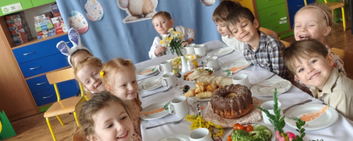Wielkanocne śniadanko, poszukiwanie zajączka 