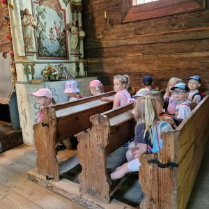 Dzieci w kościele Świętej Barbary